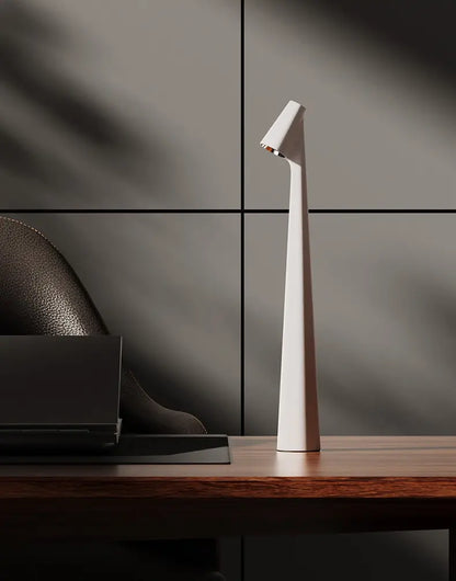 Luminara Elegante Table Lamp